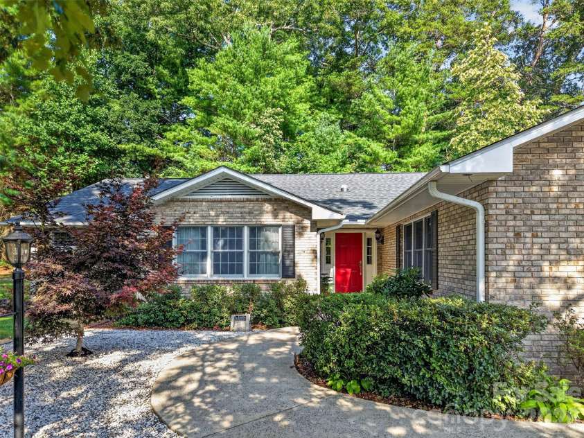 227 Sean Way, Hendersonville, NC 28792.  MLS# CAR4405713, YatesRealty ID 39043. 
