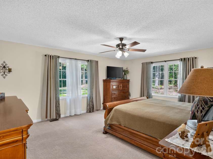 227 Sean Way, Hendersonville, NC 28792.  MLS# CAR4405713, YatesRealty ID 39043. 