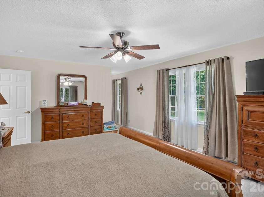 227 Sean Way, Hendersonville, NC 28792.  MLS# CAR4405713, YatesRealty ID 39043. 