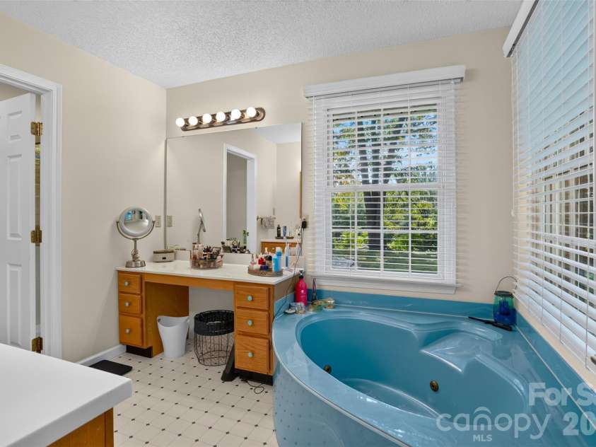 227 Sean Way, Hendersonville, NC 28792.  MLS# CAR4405713, YatesRealty ID 39043. 