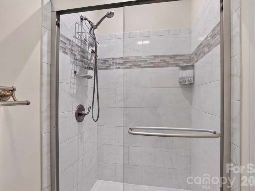 227 Sean Way, Hendersonville, NC 28792.  MLS# CAR4405713, YatesRealty ID 39043. 