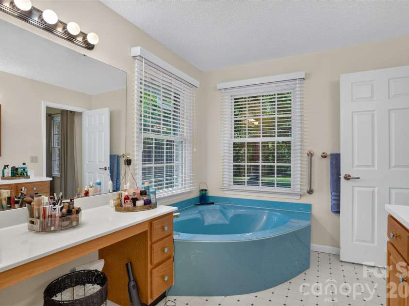 227 Sean Way, Hendersonville, NC 28792.  MLS# CAR4405713, YatesRealty ID 39043. 
