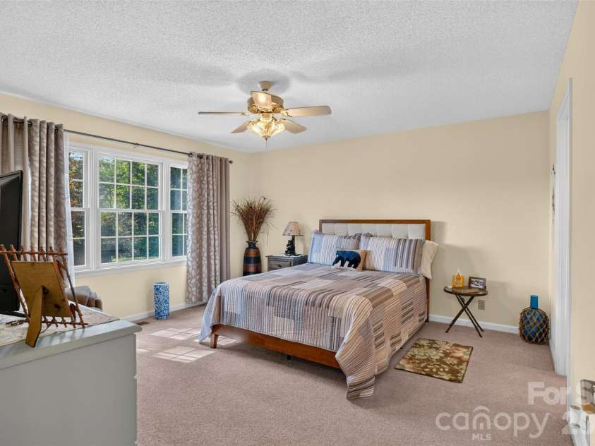 227 Sean Way, Hendersonville, NC 28792.  MLS# CAR4405713, YatesRealty ID 39043. 