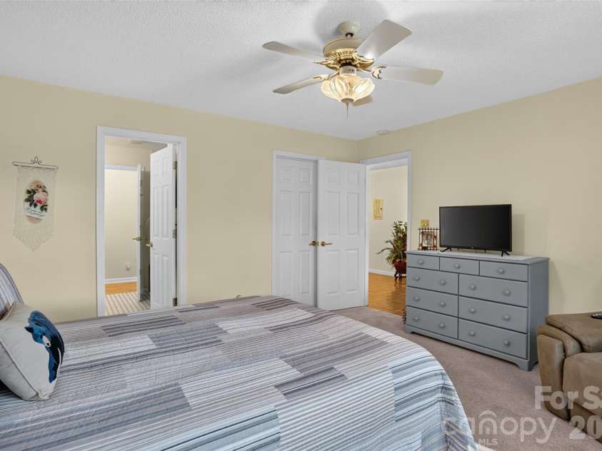 227 Sean Way, Hendersonville, NC 28792.  MLS# CAR4405713, YatesRealty ID 39043. 