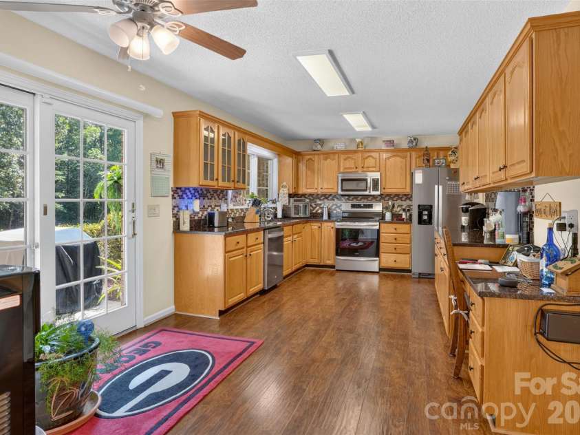 227 Sean Way, Hendersonville, NC 28792.  MLS# CAR4405713, YatesRealty ID 39043. 