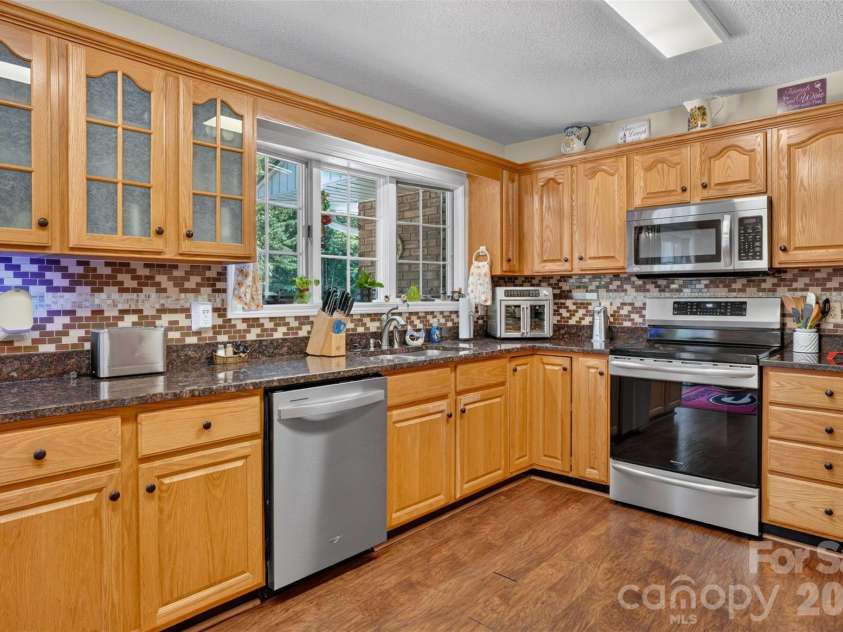 227 Sean Way, Hendersonville, NC 28792.  MLS# CAR4405713, YatesRealty ID 39043. 