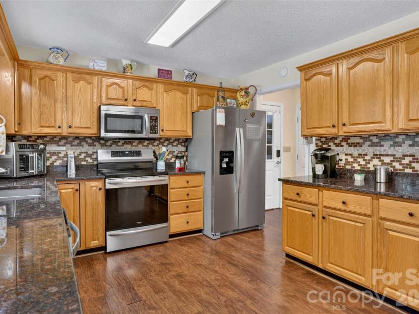 227 Sean Way, Hendersonville, NC 28792.  MLS# CAR4405713, YatesRealty ID 39043. 