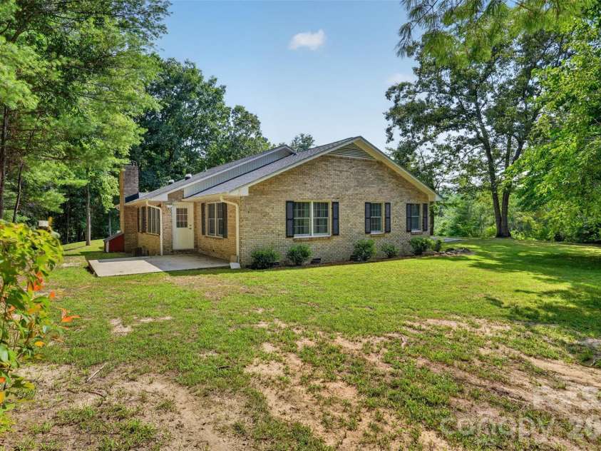 227 Sean Way, Hendersonville, NC 28792.  MLS# CAR4405713, YatesRealty ID 39043. 