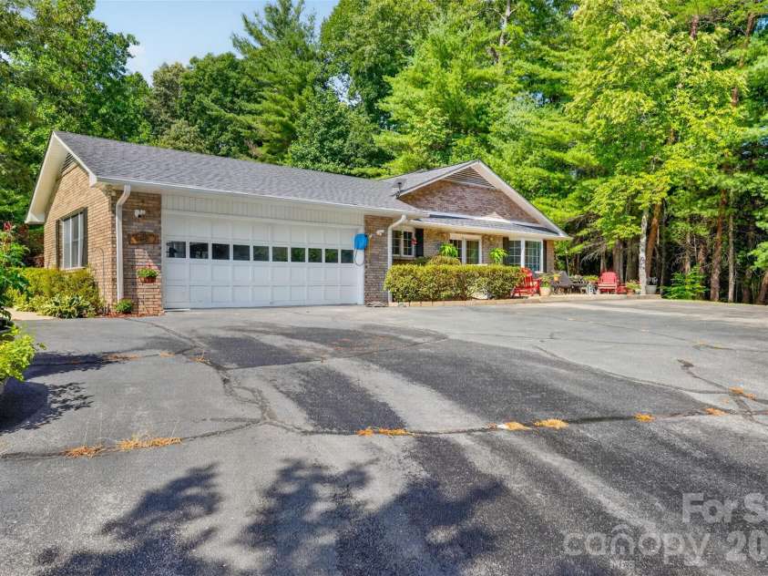 227 Sean Way, Hendersonville, NC 28792.  MLS# CAR4405713, YatesRealty ID 39043. 