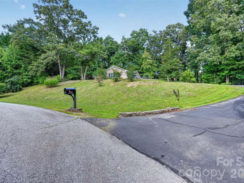 227 Sean Way, Hendersonville, NC 28792.  MLS# CAR4405713, YatesRealty ID 39043. 