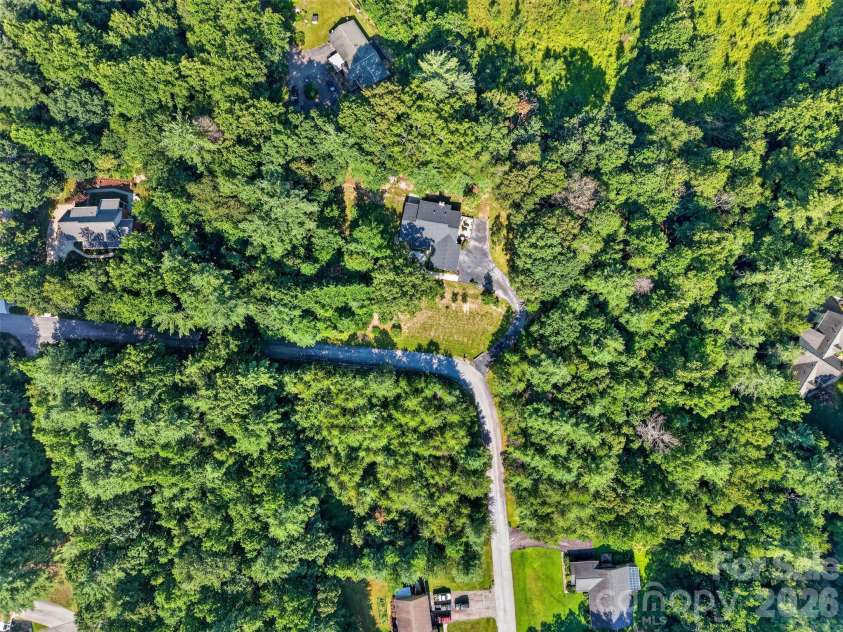 227 Sean Way, Hendersonville, NC 28792.  MLS# CAR4405713, YatesRealty ID 39043. 