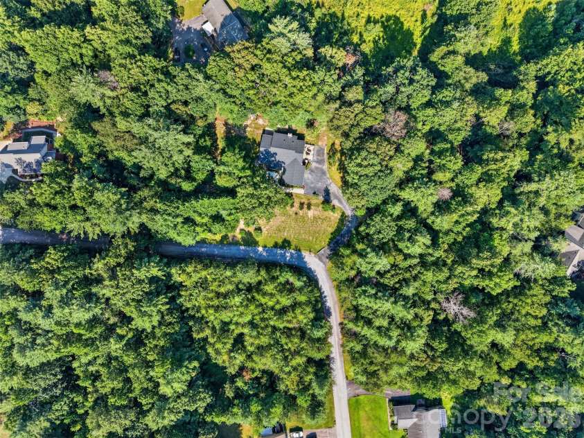 227 Sean Way, Hendersonville, NC 28792.  MLS# CAR4405713, YatesRealty ID 39043. 