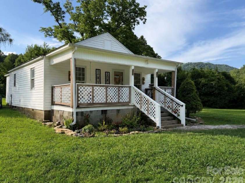 2064 Alberton Lane, Lenoir, NC 28645.  MLS# CAR4406195, YatesRealty ID 39045. 