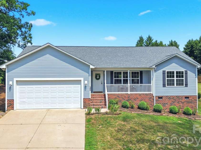 105 Hidden Spring Drive, Salisbury, NC 28147.  MLS# CAR4398555, YatesRealty ID 39046. 