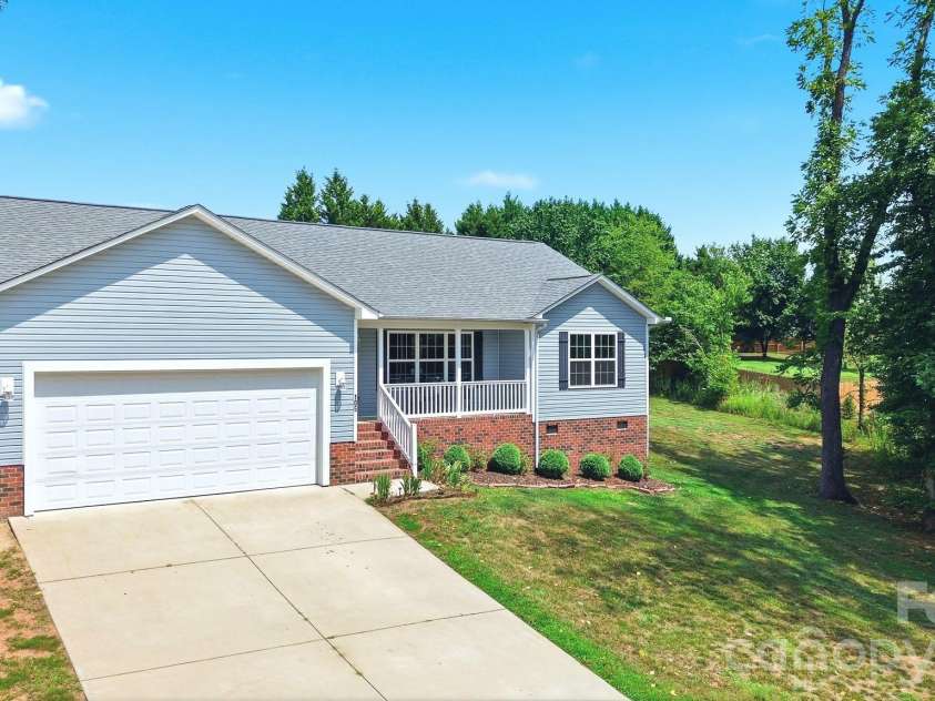 105 Hidden Spring Drive, Salisbury, NC 28147.  MLS# CAR4398555, YatesRealty ID 39046. 