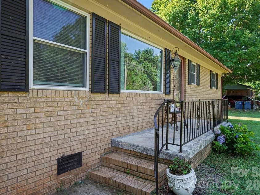 2403 Chevaron Drive, Concord, NC 28025.  MLS# CAR4392827, YatesRealty ID 39047. 