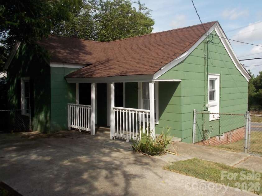 928 10th Street, Lancaster, SC 29720.  MLS# CAR4402854, YatesRealty ID 39049. 