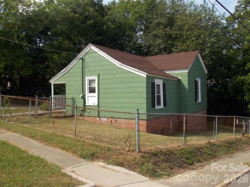 928 10th Street, Lancaster, SC 29720.  MLS# CAR4402854, YatesRealty ID 39049. 