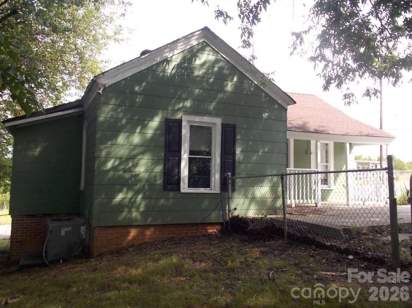 928 10th Street, Lancaster, SC 29720.  MLS# CAR4402854, YatesRealty ID 39049. 