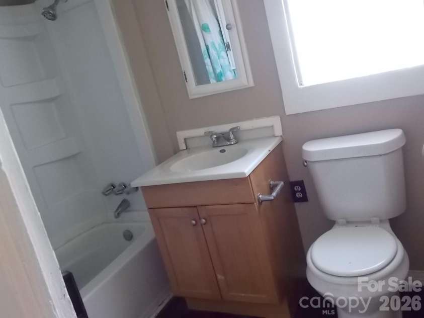 928 10th Street, Lancaster, SC 29720.  MLS# CAR4402854, YatesRealty ID 39049. 