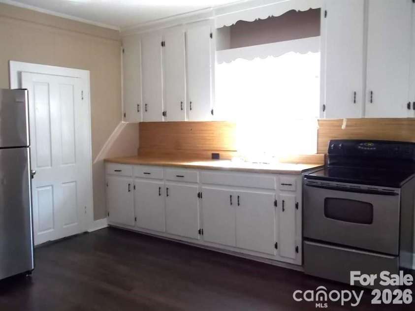928 10th Street, Lancaster, SC 29720.  MLS# CAR4402854, YatesRealty ID 39049. 