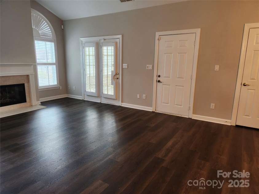 11311 Olde Turnbury Court, Charlotte, NC 28277.  MLS# CAR4186015, YatesRealty ID 3905. Living Room