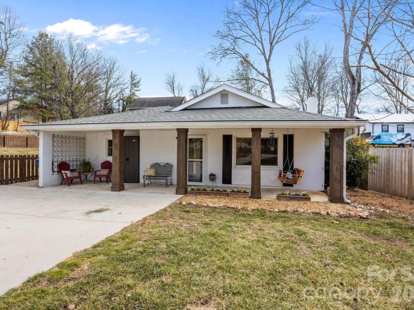 79 Bellevue Road, Asheville, NC 28803.  MLS# CAR4336986, YatesRealty ID 3905. 