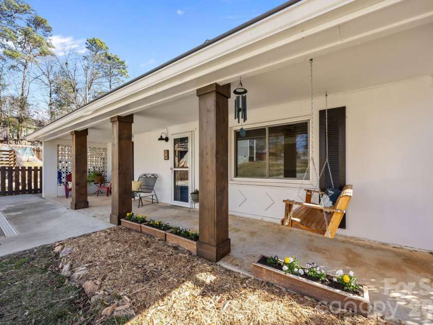 79 Bellevue Road, Asheville, NC 28803.  MLS# CAR4336986, YatesRealty ID 3905. 