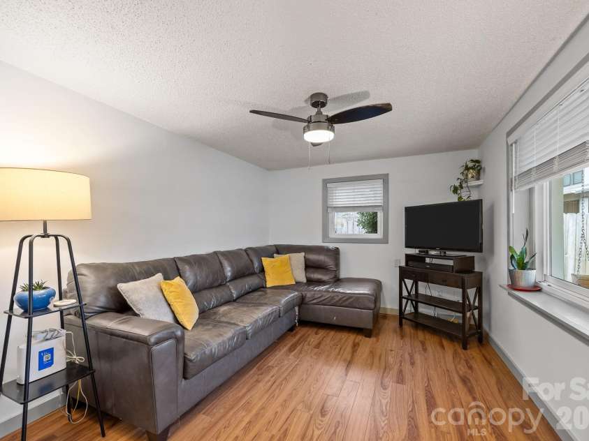 79 Bellevue Road, Asheville, NC 28803.  MLS# CAR4336986, YatesRealty ID 3905. 