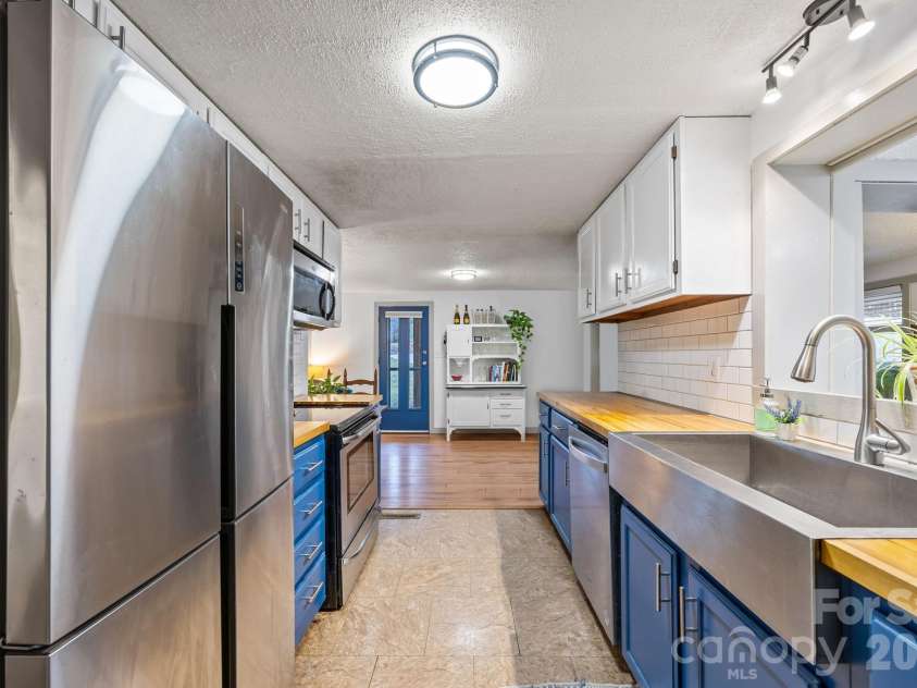 79 Bellevue Road, Asheville, NC 28803.  MLS# CAR4336986, YatesRealty ID 3905. 