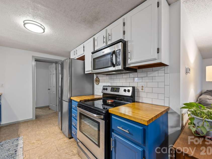 79 Bellevue Road, Asheville, NC 28803.  MLS# CAR4336986, YatesRealty ID 3905. 