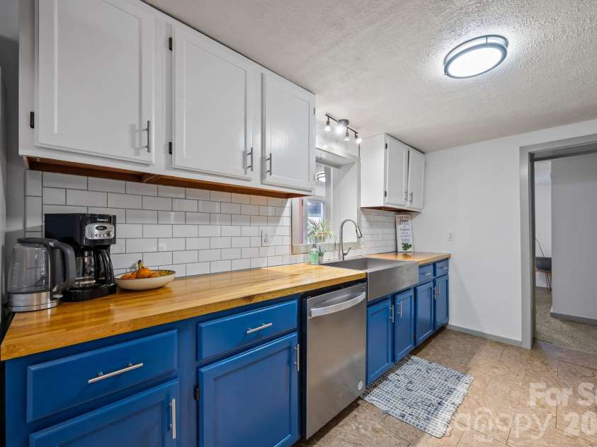 79 Bellevue Road, Asheville, NC 28803.  MLS# CAR4336986, YatesRealty ID 3905. 