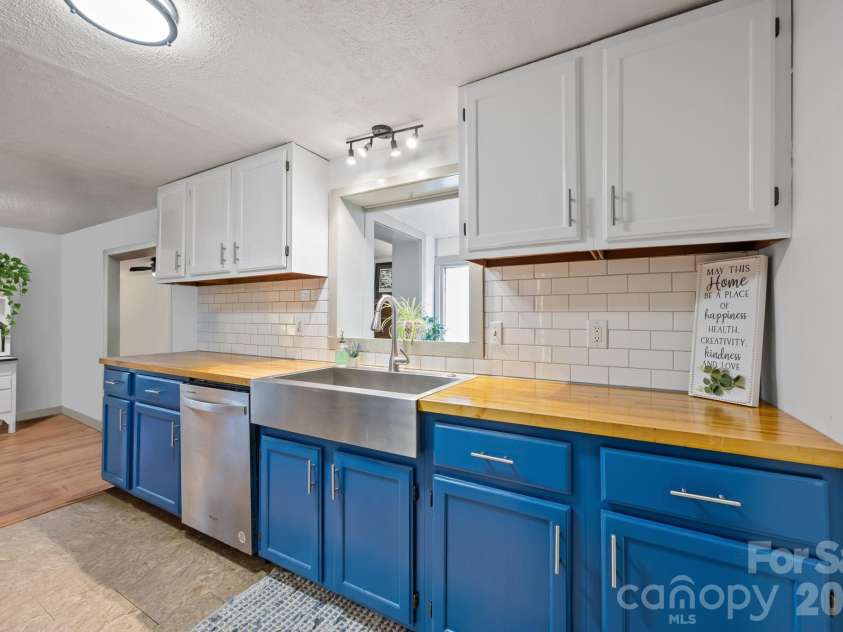 79 Bellevue Road, Asheville, NC 28803.  MLS# CAR4336986, YatesRealty ID 3905. 