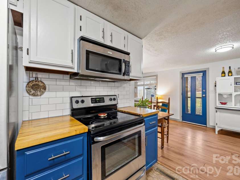 79 Bellevue Road, Asheville, NC 28803.  MLS# CAR4336986, YatesRealty ID 3905. 