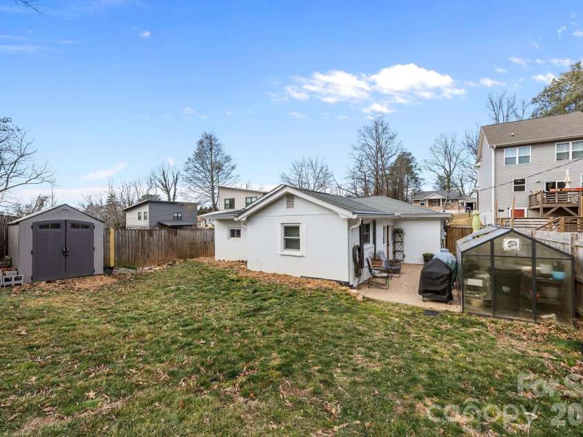 79 Bellevue Road, Asheville, NC 28803.  MLS# CAR4336986, YatesRealty ID 3905. 