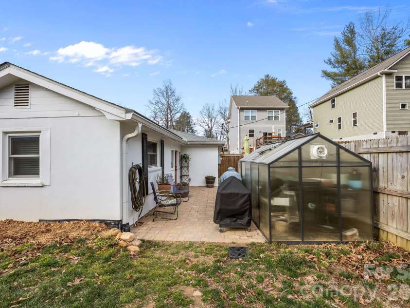 79 Bellevue Road, Asheville, NC 28803.  MLS# CAR4336986, YatesRealty ID 3905. 
