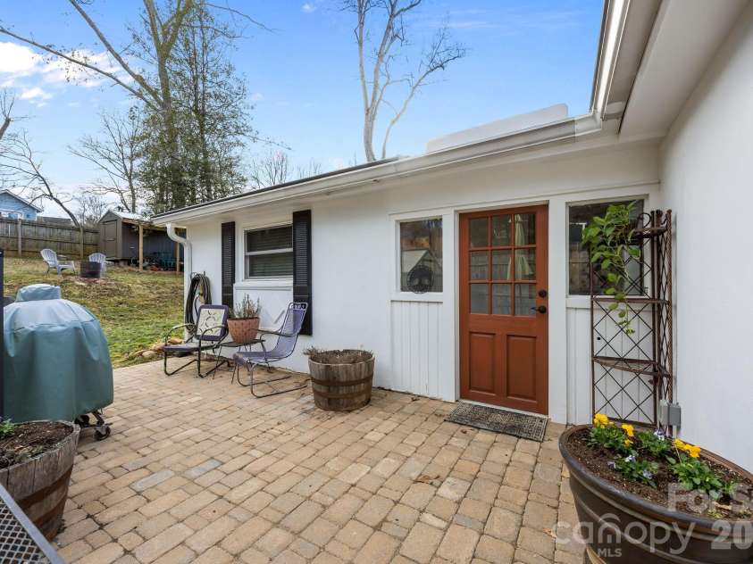 79 Bellevue Road, Asheville, NC 28803.  MLS# CAR4336986, YatesRealty ID 3905. 