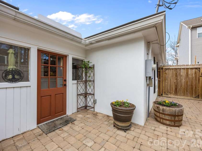 79 Bellevue Road, Asheville, NC 28803.  MLS# CAR4336986, YatesRealty ID 3905. 