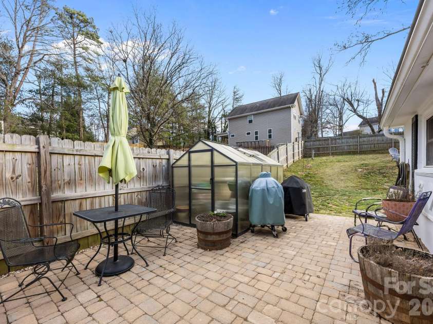 79 Bellevue Road, Asheville, NC 28803.  MLS# CAR4336986, YatesRealty ID 3905. 