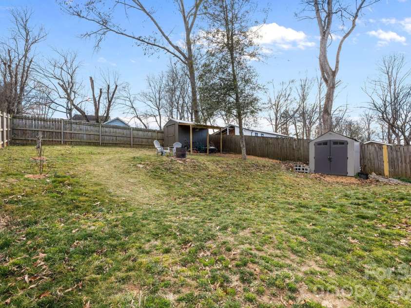 79 Bellevue Road, Asheville, NC 28803.  MLS# CAR4336986, YatesRealty ID 3905. 