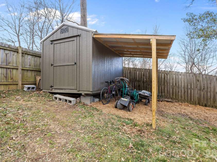 79 Bellevue Road, Asheville, NC 28803.  MLS# CAR4336986, YatesRealty ID 3905. 