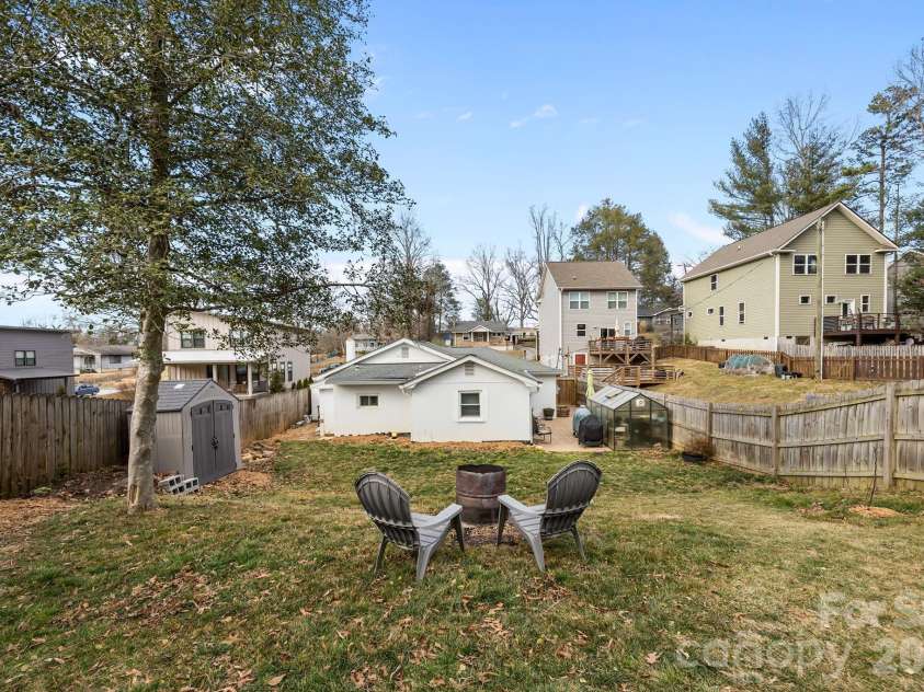 79 Bellevue Road, Asheville, NC 28803.  MLS# CAR4336986, YatesRealty ID 3905. 