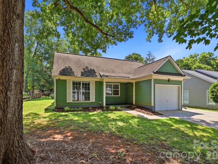 12615 Delman Lane, Pineville, NC 28134.  MLS# CAR4399932, YatesRealty ID 39051. 