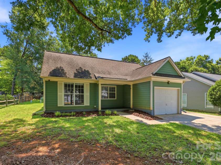 12615 Delman Lane, Pineville, NC 28134.  MLS# CAR4399932, YatesRealty ID 39051. 