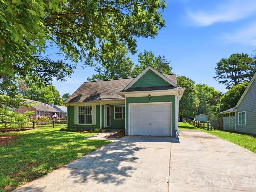 12615 Delman Lane, Pineville, NC 28134.  MLS# CAR4399932, YatesRealty ID 39051. 