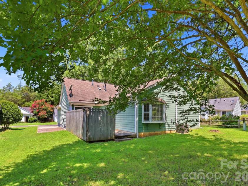12615 Delman Lane, Pineville, NC 28134.  MLS# CAR4399932, YatesRealty ID 39051. 