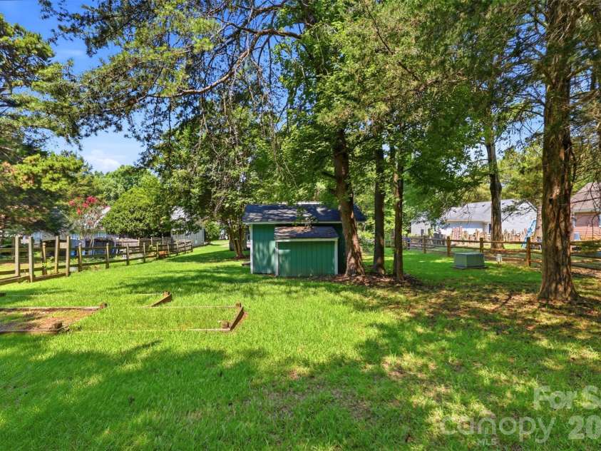 12615 Delman Lane, Pineville, NC 28134.  MLS# CAR4399932, YatesRealty ID 39051. 
