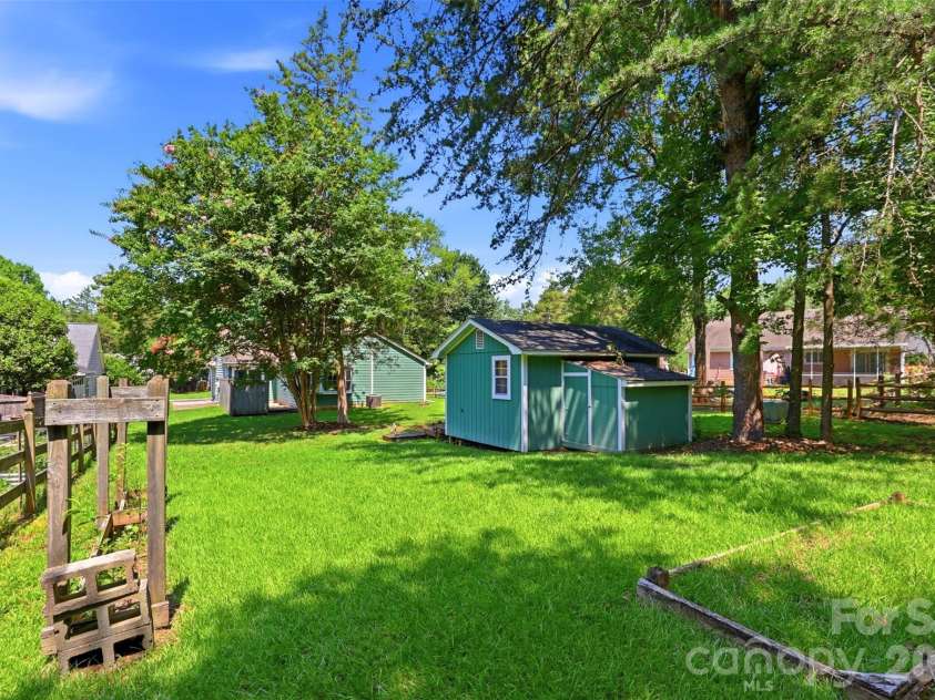 12615 Delman Lane, Pineville, NC 28134.  MLS# CAR4399932, YatesRealty ID 39051. 