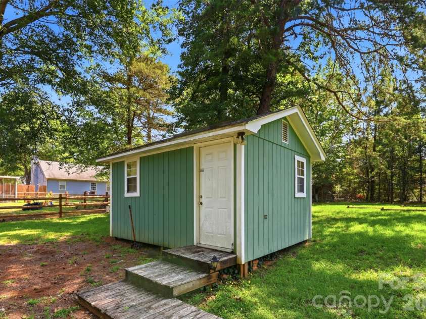 12615 Delman Lane, Pineville, NC 28134.  MLS# CAR4399932, YatesRealty ID 39051. 