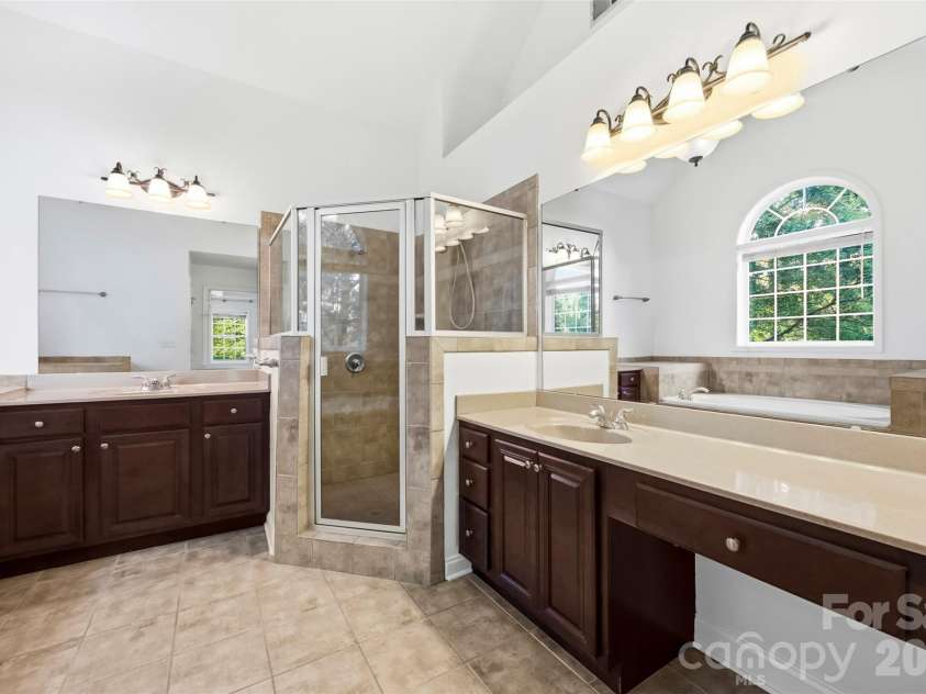 1703 Caddy Court, Matthews, NC 28104.  MLS# CAR4392423, YatesRealty ID 39056. Primary Bathroom